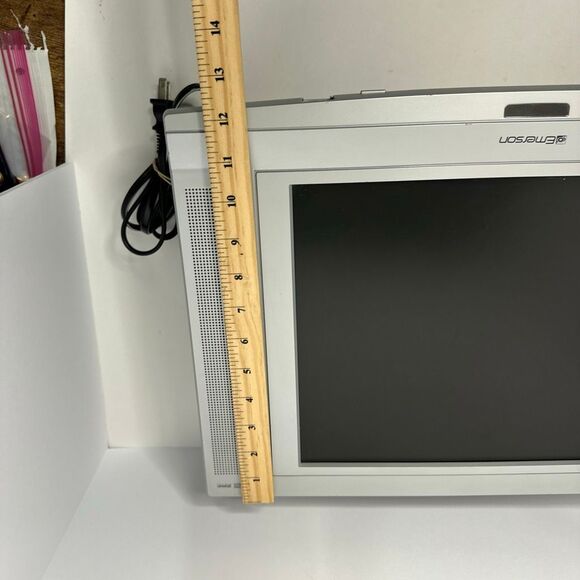 15’’ Emerson LCD TV/DVD Combo complete w/ working Remote - Picture 7 of 16